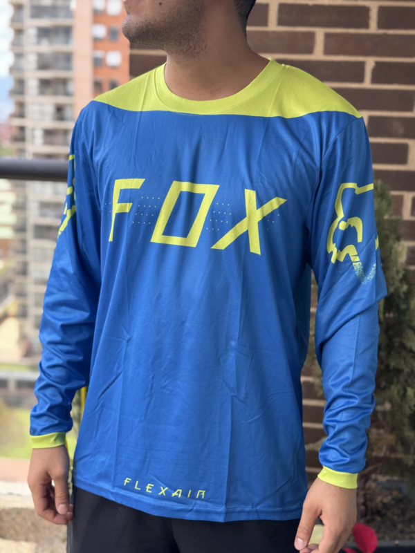Jersey buzo fox AAA hombre modelo - Image 4