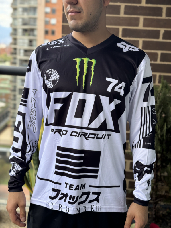 Jersey buzo fox AAA hombre modelo - Image 9
