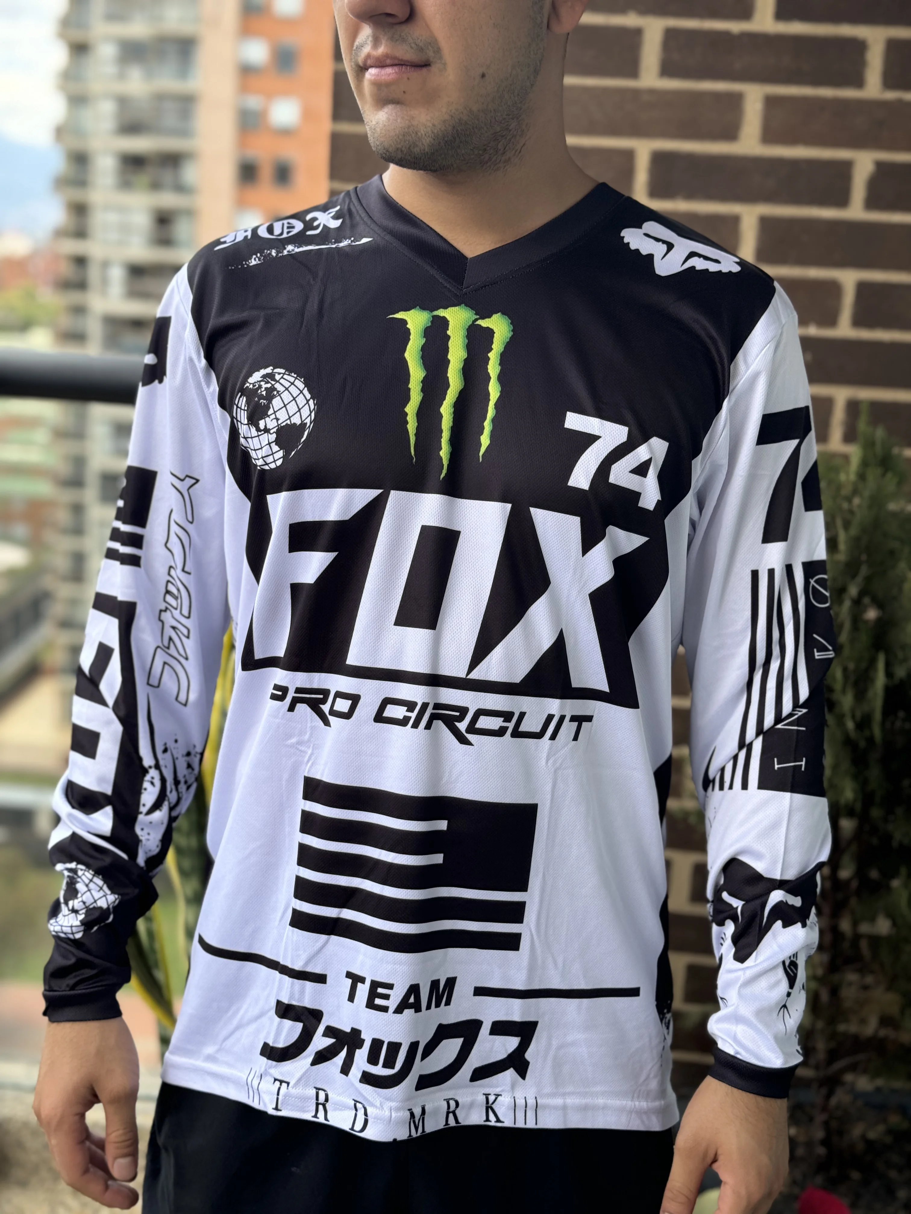 Jersey buzo fox AAA hombre modelo - Image 9