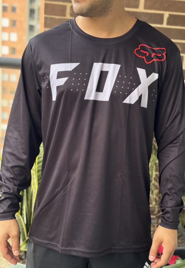 Jersey buzo fox AAA hombre modelo - Image 5