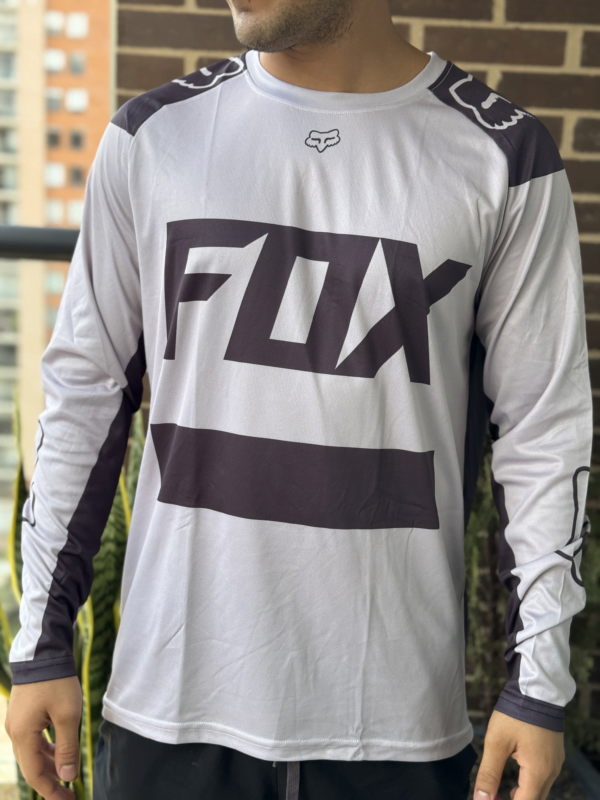 Jersey buzo fox AAA hombre modelo - Image 13