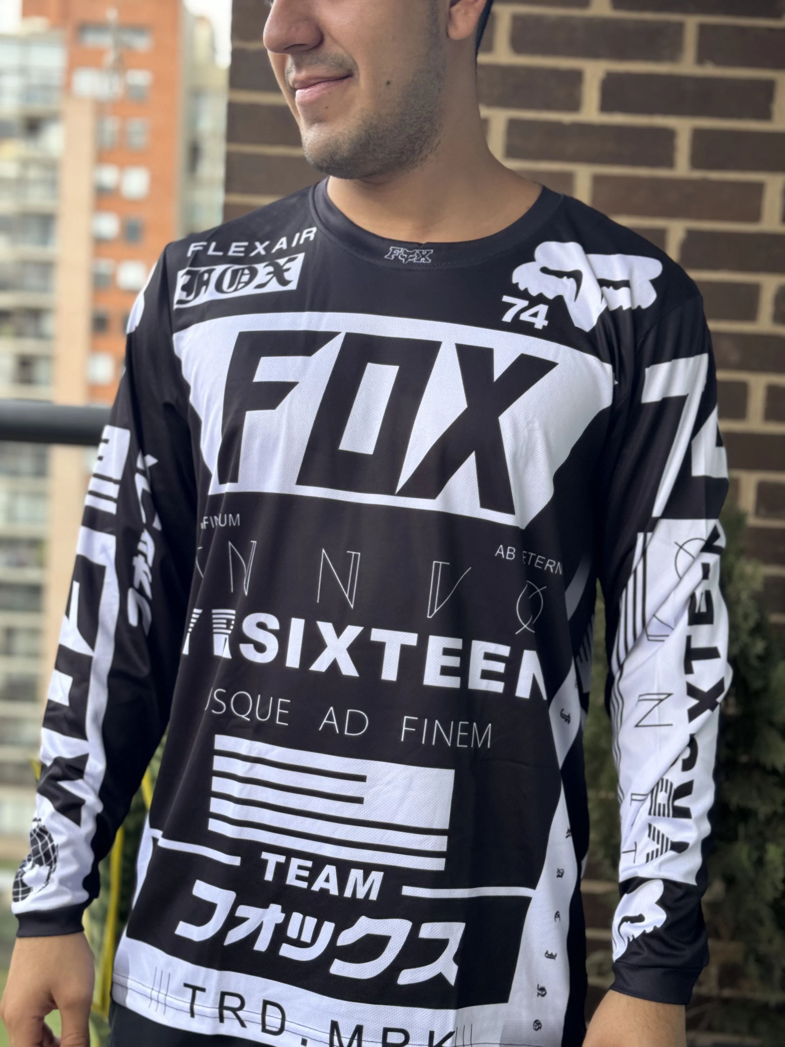 Jersey buzo fox AAA hombre modelo - Image 10